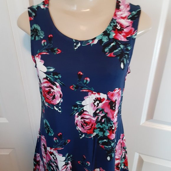Dark Blue & Floral Print Sleeveless V Neck Tunic Top - Picture 4 of 12